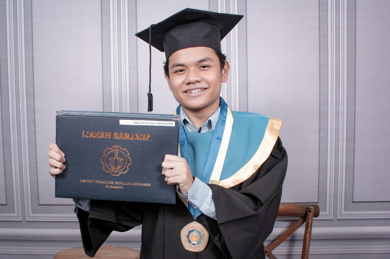 Brilian Putra Amiruddin, Wisudawan Termuda di Wisuda ITS ke-123 di usia 20 tahun
