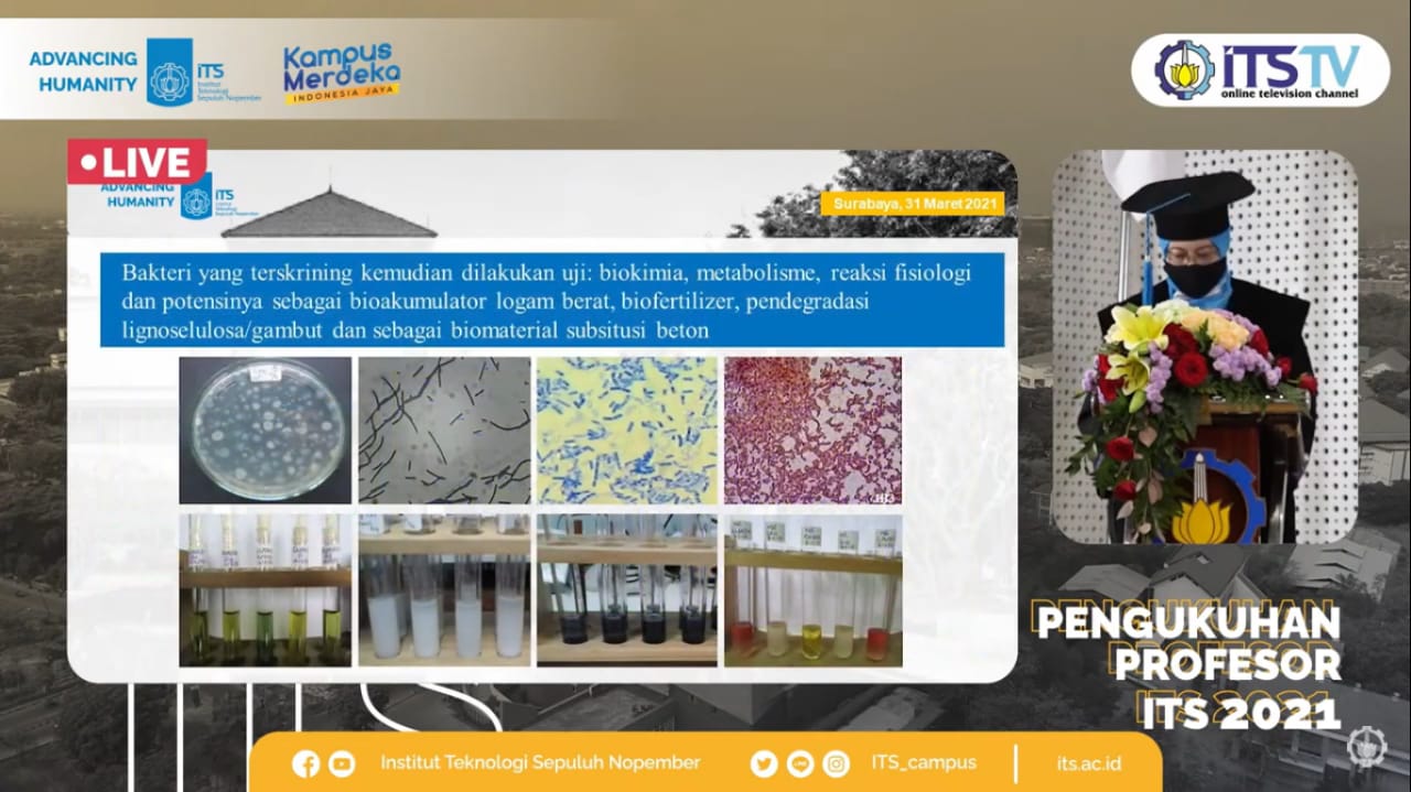 Prof Dr Enny Zulaikha M P saat menyampaikan orasi ilmiahnya dalam pengukuhan sebagai Guru Besar ITS