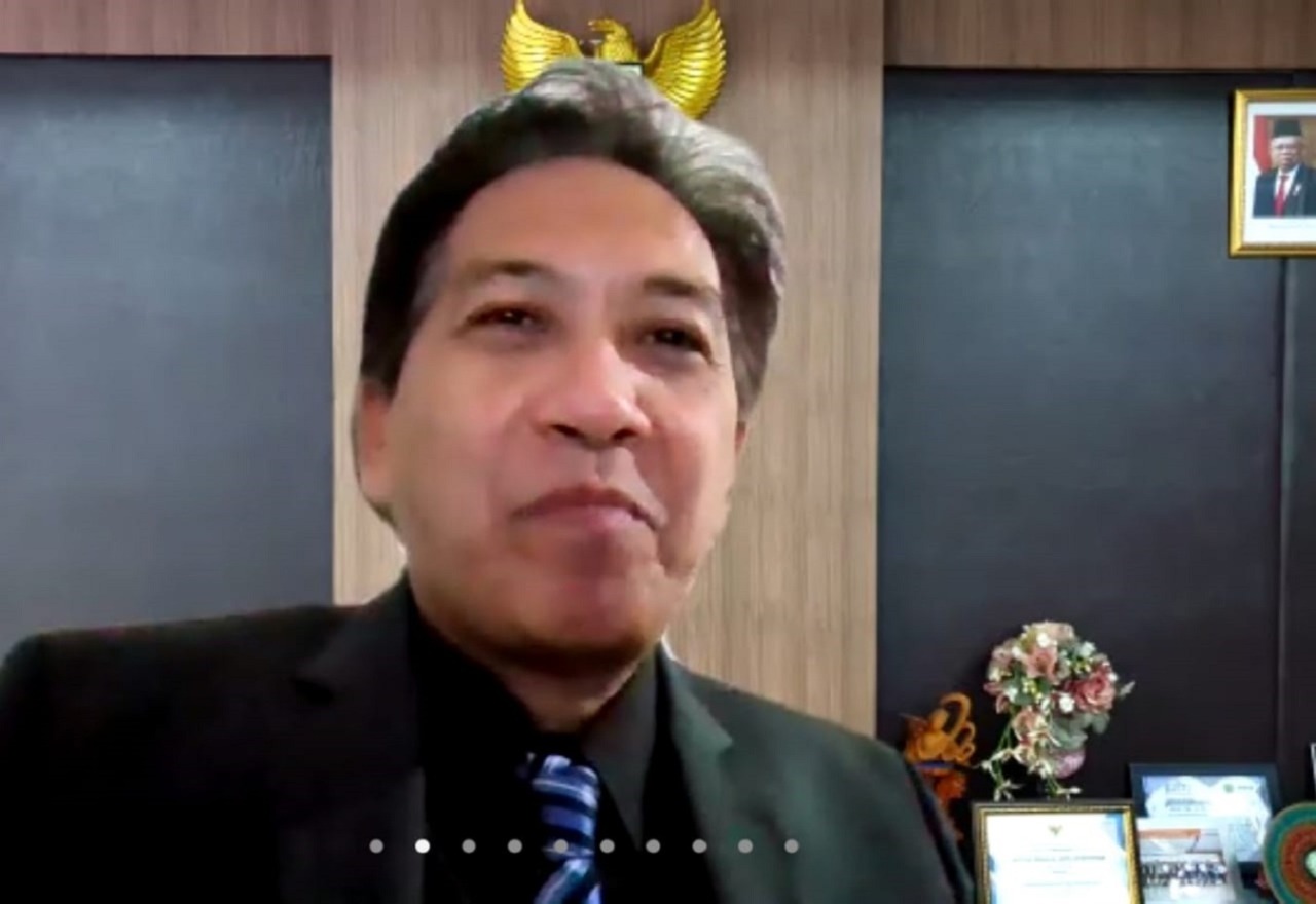 Rektor ITS Prof Dr Ir Mochamad Ashari MEng saat mengucapkan selamat dan sambutan kepada lulusan PSPPI ITS dalam prosesi yang digelar secara virtual