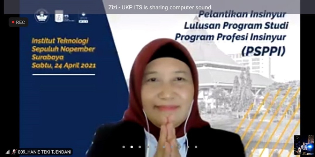 Potret salah satu lulusan insinyur Semester Gasal 2020-2021 yang dilantik sebagai insinyur pada Pelantikan Lulusan PSPPI ITS