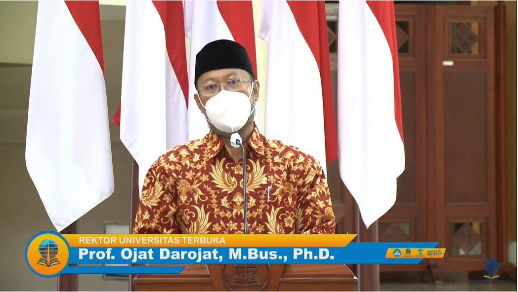 Rektor Universitas Terbuka Prof Ojat Darojat MBus PhD saat memberikan sambutannya