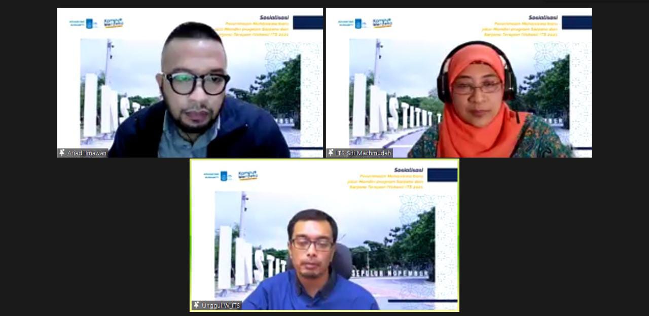 Kepala Subdirektorat Admisi ITS Dr Eng Unggul Wasiwitono ST MEng Sc (bawah) dan Direktur Pendidikan ITS Dr Eng Siti Machmudah ST MEng (kanan) dipandu MC saat menjelaskan SKMP ITS
