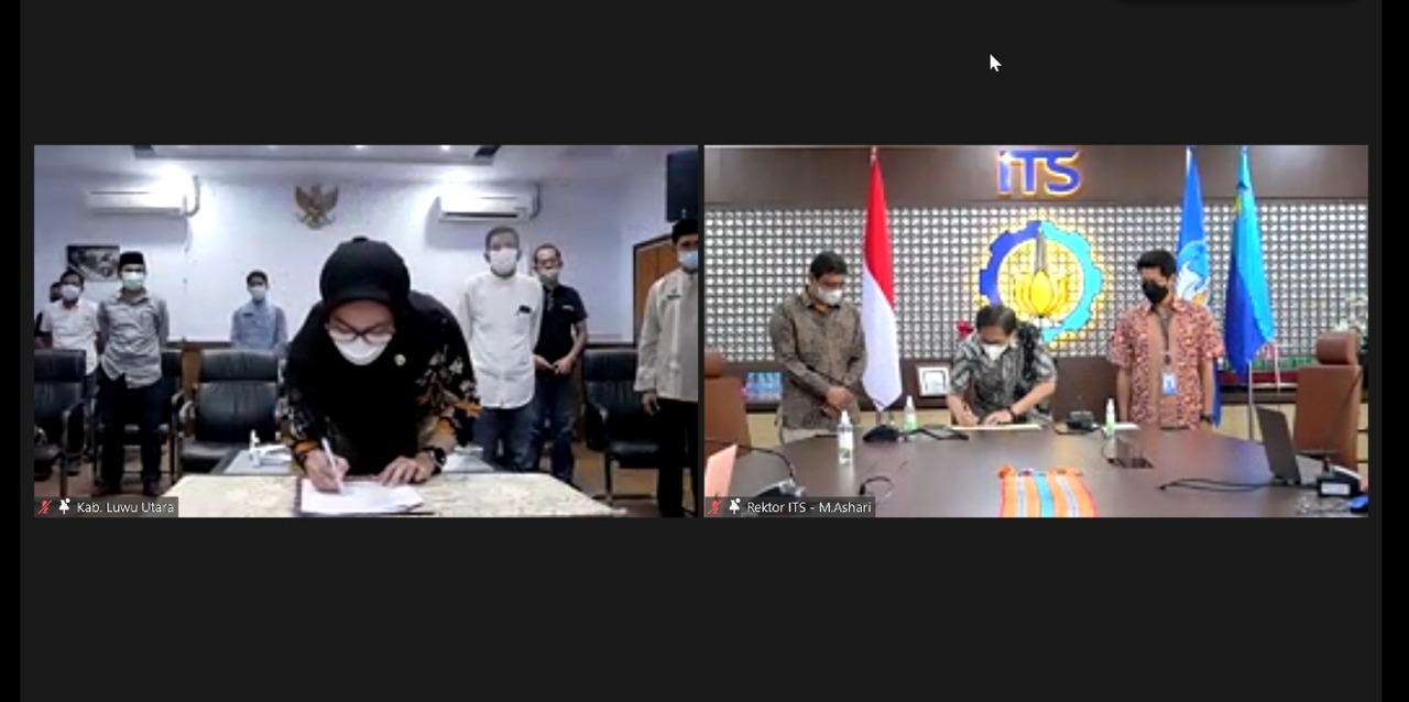 Bupati Luwu Utara Indah Putri Indriani (frame kiri) dan Rektor ITS Prof Dr Ir Mochamad Ashari MEng (frame kanan) menandatangani MoU perihal SPBE