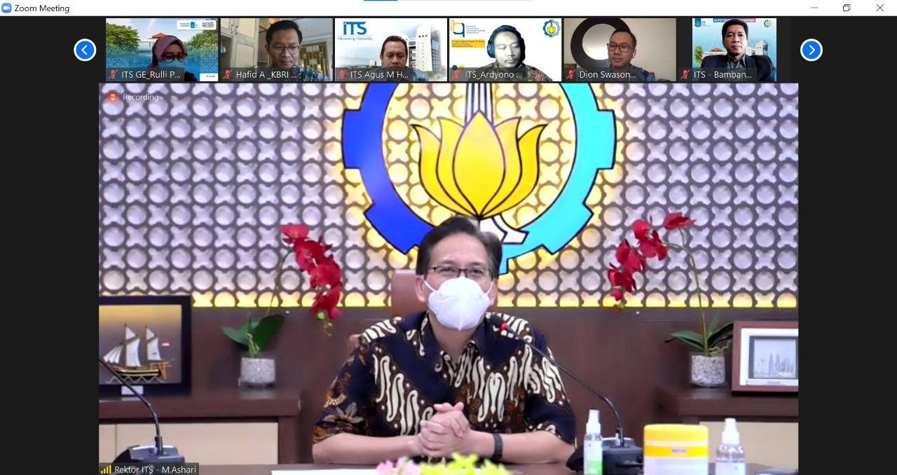 Rektor ITS Prof Dr Ir Mochamad Ashari MEng menyambut kunjungan Kedubes RI untuk Turki secara virtual