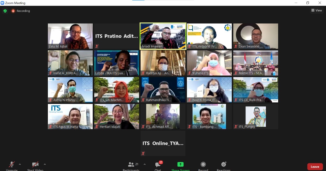 Foto bersama jajaran pimpinan ITS dengan delegasi Kedutaan Besar RI untuk Turki usai diskusi secara virtual