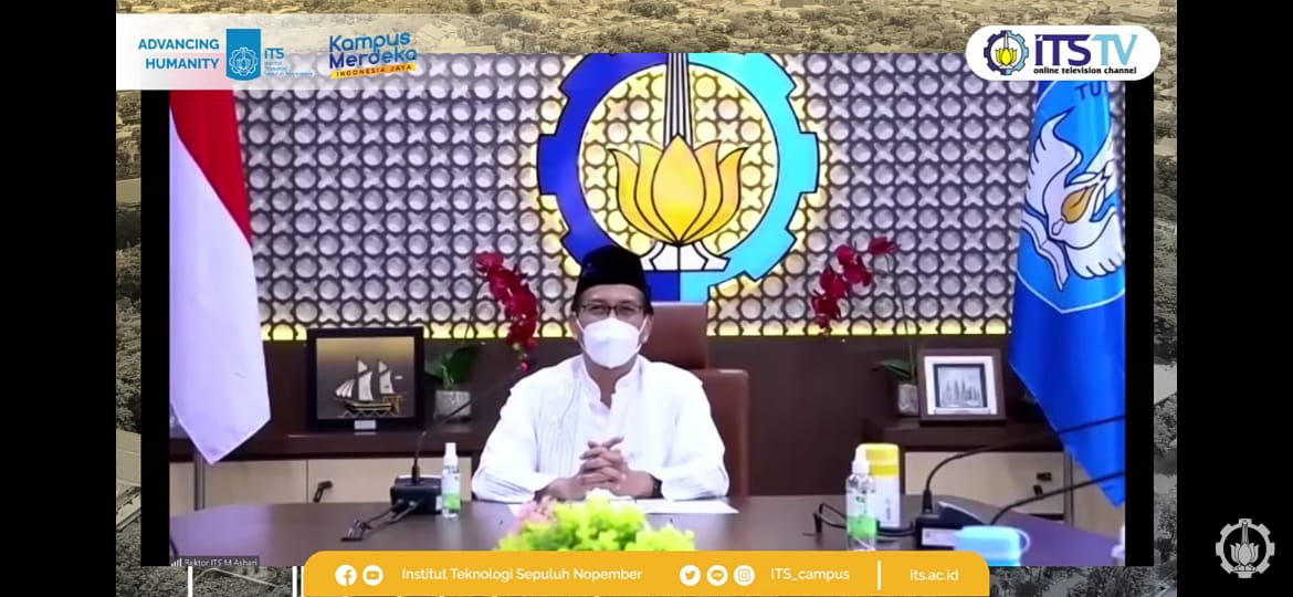 Rektor ITS Prof Dr Ir Mochamad Ashari MEng saat membuka dan menyampaikan sambutan dalam acara Halal Bihalal ITS 2021