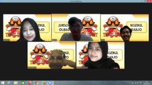 Tim Ngebul Darjo ITS terdiri atas (dari kiri atas) Adella Fajrin Nafiah, Hafizh Muhammad Rozaan, Fakhrudin Naufal Ansori, Fandhi Al Idrus Dwi Saputra dan Anisa Luthfiah Amalia