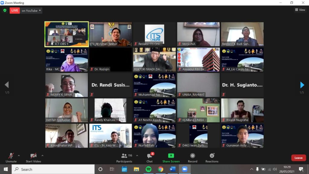 Foto bersama undangan talkshow kolaborasi ITS-Uniba-ITK bertema Peran Pendidikan Tinggi dalam Membangun dan Mengawal IKN