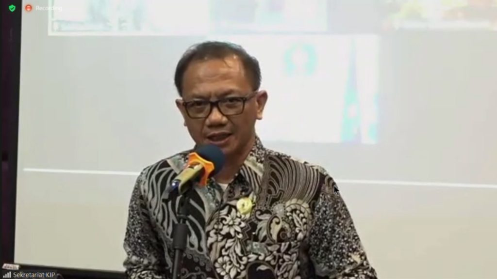 Ketua KIP Gede Narayana memberikan sambutan pada pembukaan Rakernis Tahun 2021