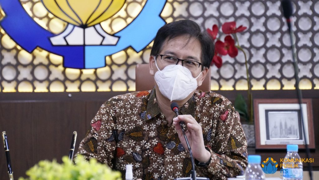 Rektor ITS Prof Dr Ir Mochamad Ashari M Eng ketika menyampaikan sambutannya dalam acara penandatanganan nota kesepahaman (MoU) dengan Badan Wakaf Indonesia