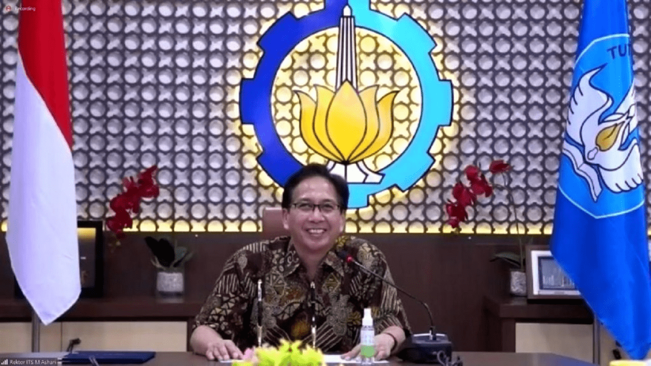 ITS Rector Prof. Dr. Ir Mochamad Ashari MEng when giving his opening remarks for the MoU signing with PT Sucofindo (Persero)