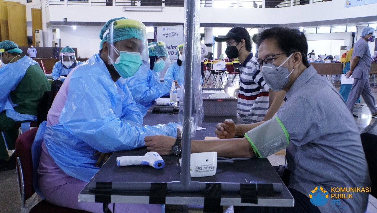 ITS Rector Prof Dr Ir Mochamad Ashari MEng (right) undergoing initial screening before vaccination