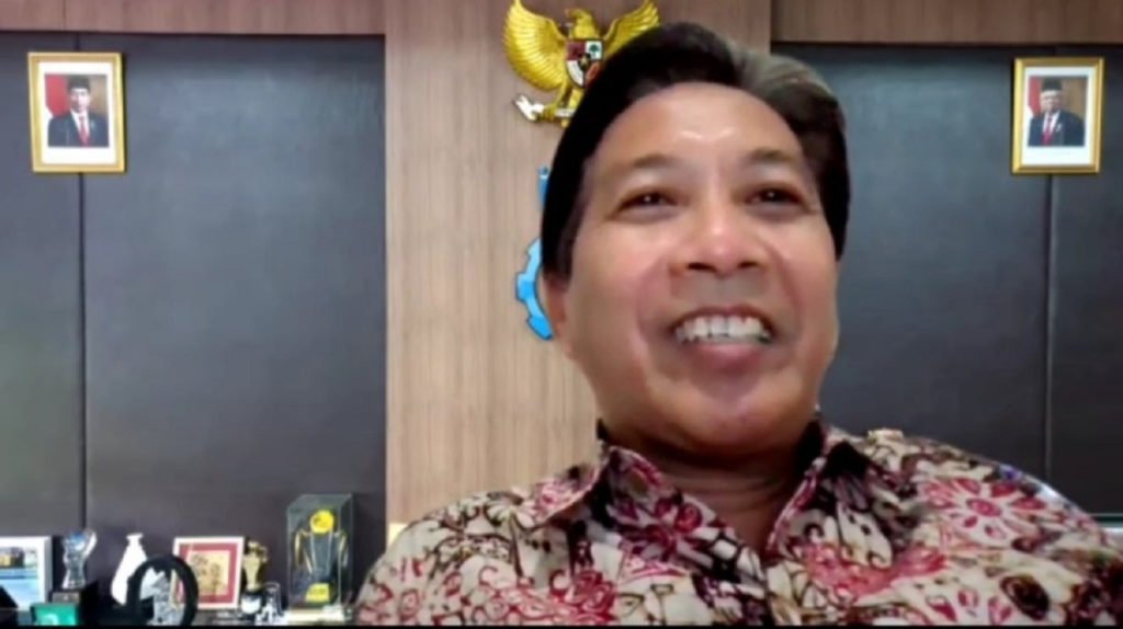 Rektor ITS Prof Dr Ir Mochamad Ashari MEng menyampaikan sambutannya dalam acara serah terima Granted Assets proyek IDN265 dari Belanda secara daring