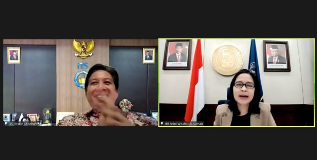 Rektor ITS Prof Dr Ir Mochamad Ashari MEng (kiri) dan Rektor ITB Prof Ir N R Reini Djuhraeni Wirahadikusumah MSCE PhD