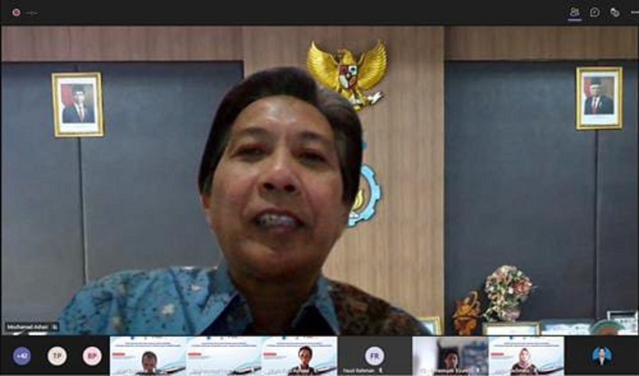 Rektor ITS Prof Dr Ir Mochamad Ashari MEng saat memberikan sambutan secara virtual dalam acara penandatanganan HoA antara ITS dan PT Pertamina International Shipping