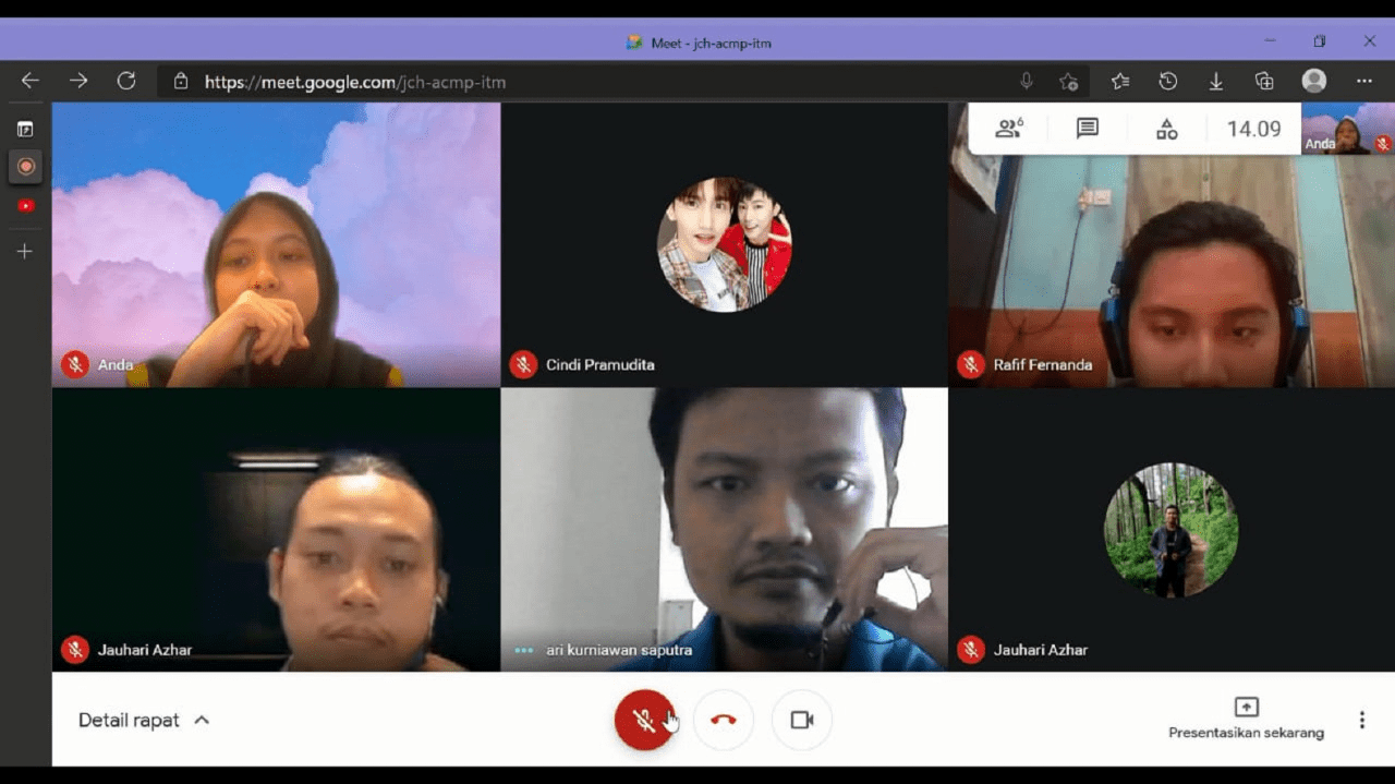 Tim SACKER ITS saat berdiskusi secara virtual dengan dosen pembimbing, Ari Kurniawan Saputra ST MT