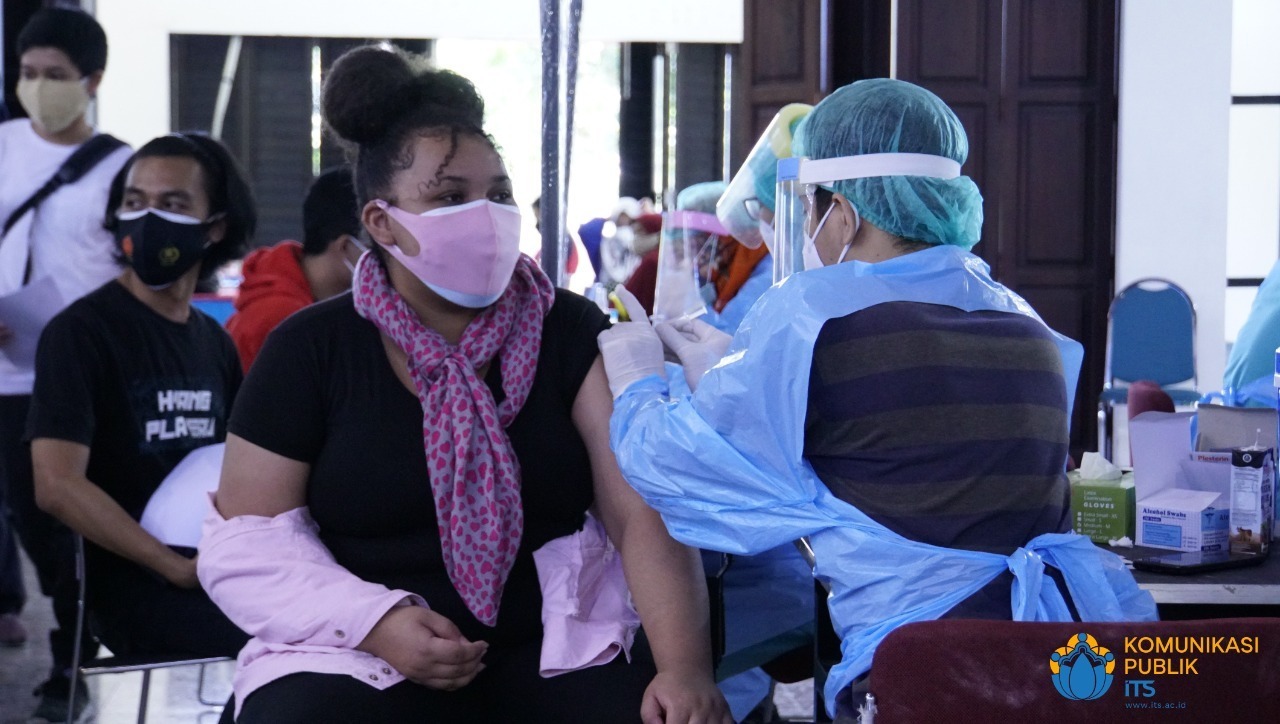 The second day of ITS vaccination process is intended for lecturers, education staff, and ITS alumni and their families