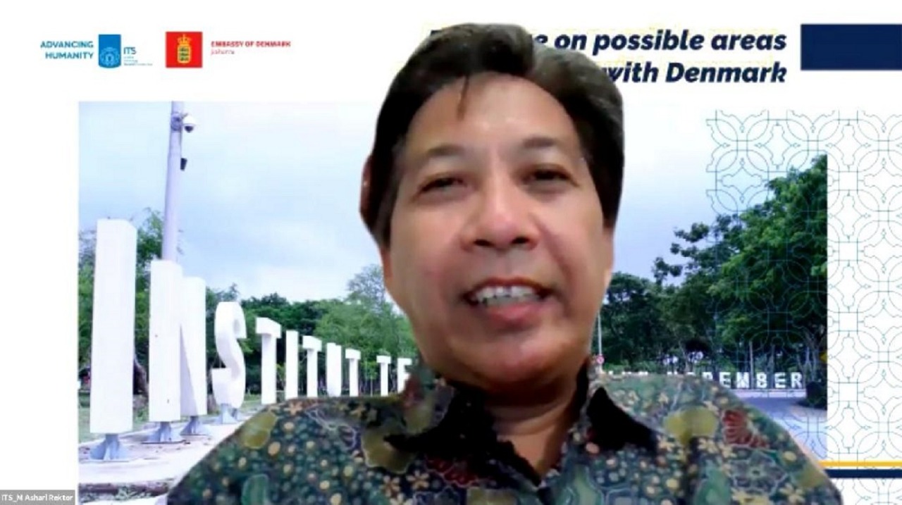 ITS Rector Prof Dr Ir Mochamad Ashari MEng gave a speech at the discussion with the Embassy of Denmark regarding the potential cooperation sectors