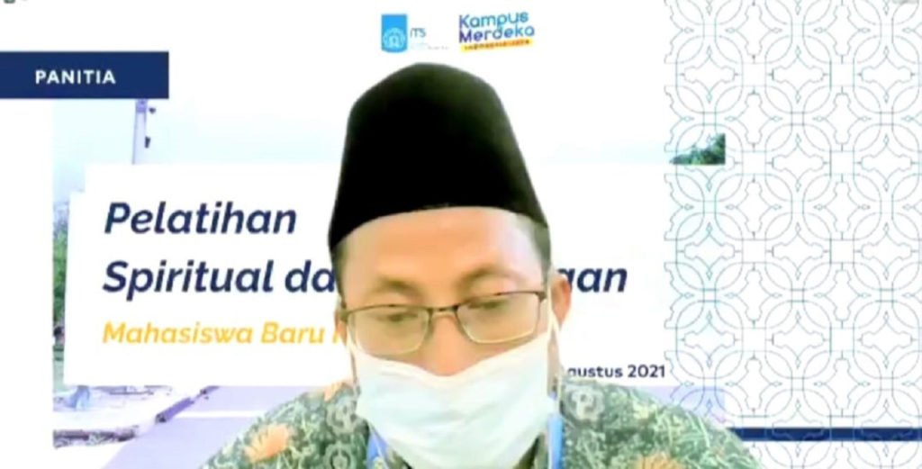 Ketua pelaksana kegiatan PSB Imam Safawi Ahmad SSi MSi saat memberikan sambutan dalam acara PSB ITS 2021 yang digelar secara daring