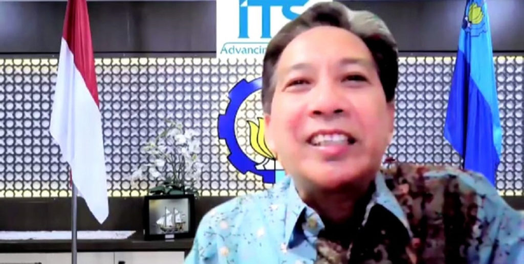 Rektor ITS Prof Dr Ir Mochamad Ashari MEng saat membuka kegiatan PSB ITS 2021 secara daring sekaligus memberikan sambutan kepada para mahasiswa baru ITS 2021