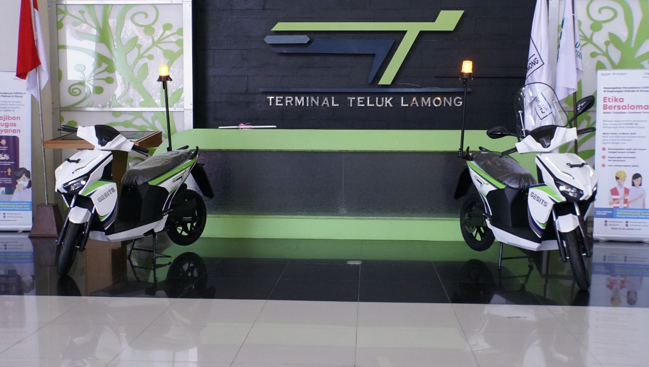 ITS GESITS electric motorcycle presented at Teluk Lamong Terminal