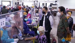 Wali Kota Surabaya Tinjau Langsung Vaksinasi Dosis Kedua ITS
