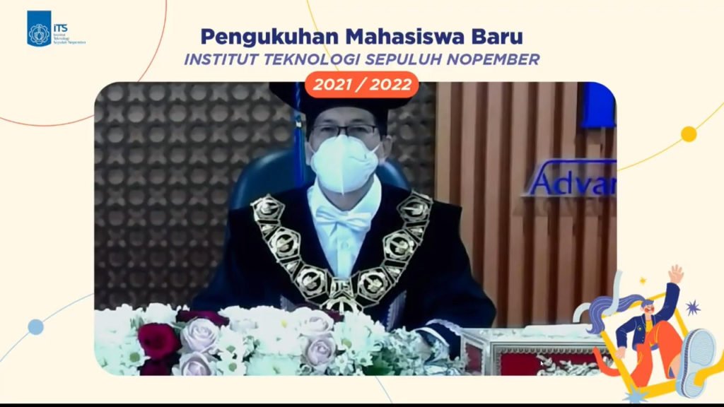 Rektor ITS Prof Dr Ir Mochamad Ashari MEng saat memberikan sambutan pada prosesi Pengukuhan Mahasiswa Baru ITS 2021