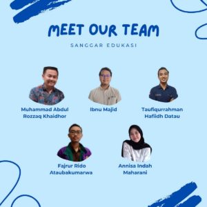 Kelima anggota tim mahasiswa ITS dari Sanggar Edukasi