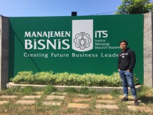 Program Gelar Ganda, Cara Brian Songsong Dunia Kerja