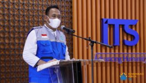 Sambutan Ketua Yayasan Manarul Ilmi (YMI) ITS Ir Triyatno dalam acara penyaluran beasiswa bagi keluarga sivitas akademika ITS terdampak Covid-19