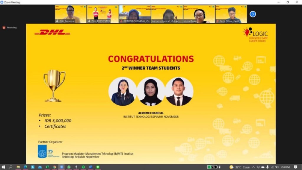 Tim Aeromechanical saat berhasil merebut juara kedua pada DHL Logistic Case Competition