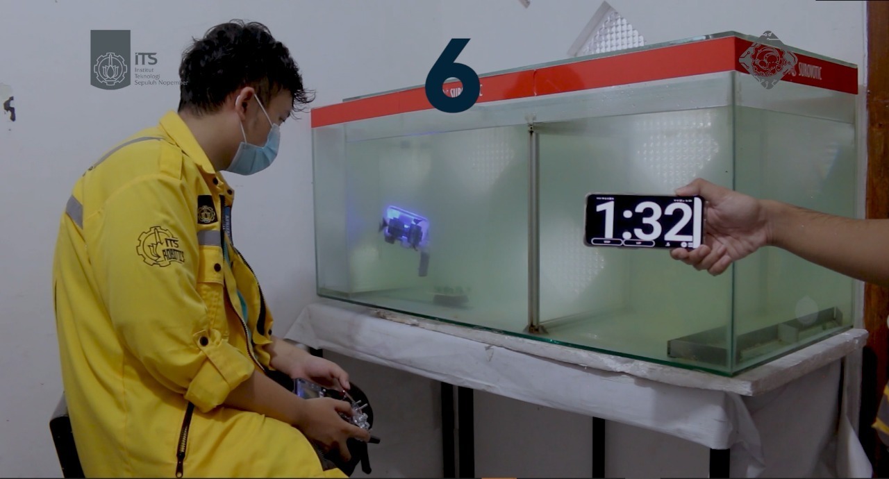 Glaucus Atlanticus Robot moving marbles inside an aquarium during the demo