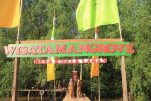 KKN Kebangsaan Sukses Bangun Dermaga Ekowisata Mangrove
