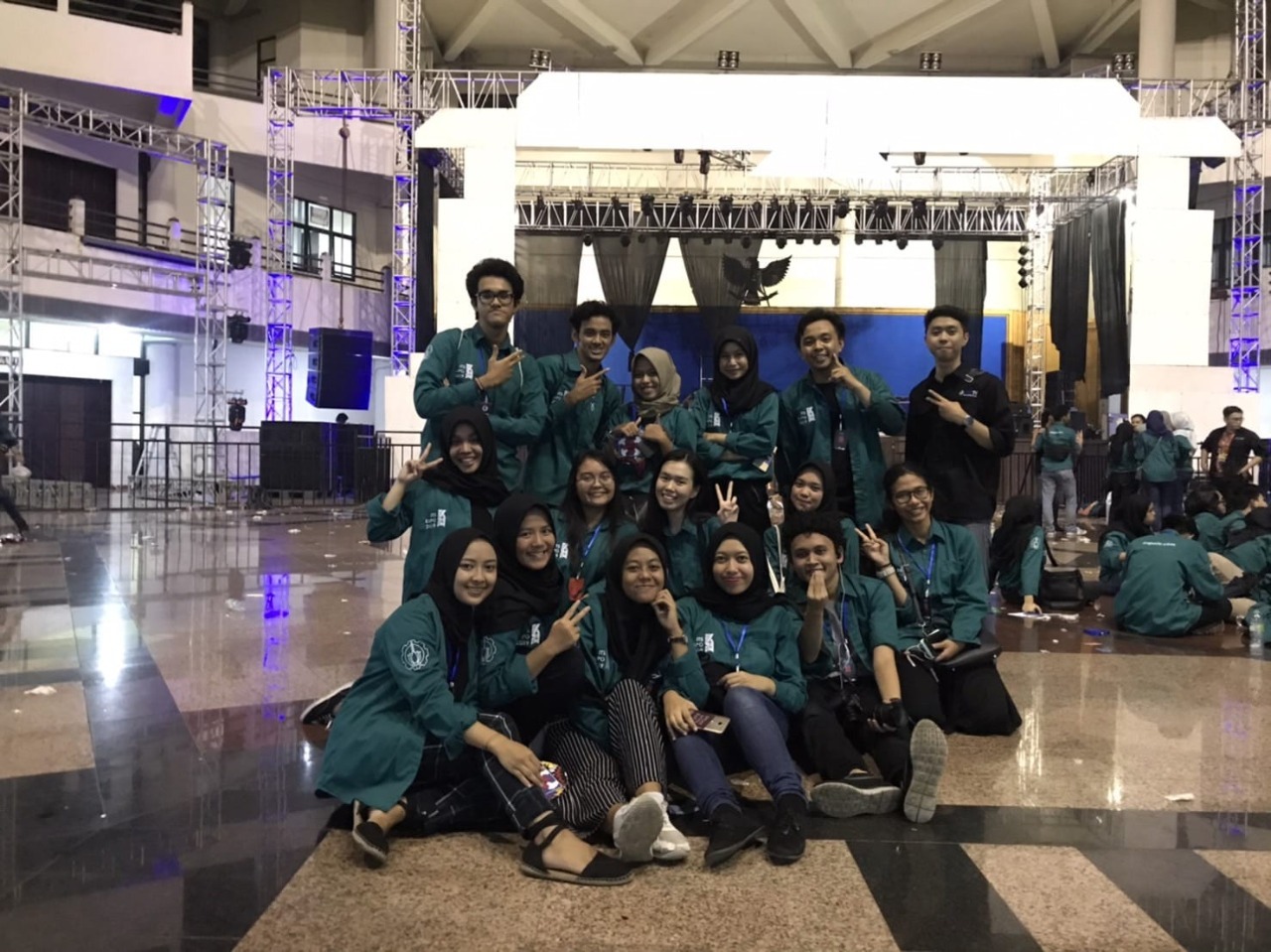 Jennifer Patricia bersama rekan-rekannya saat bergabung di kepanitiaan ITS Expo 2019