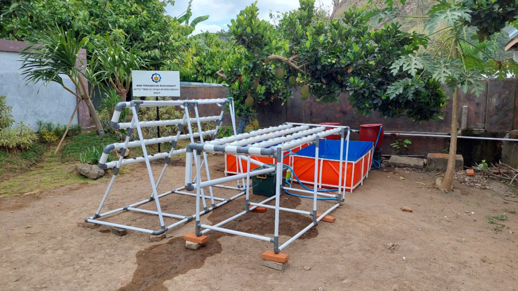 Tampilan alat untuk pemanfaatan air wudhu yang dibuat oleh tim mahasiswa ITS dalam KKN Abmas di Kabupaten Tulungagung