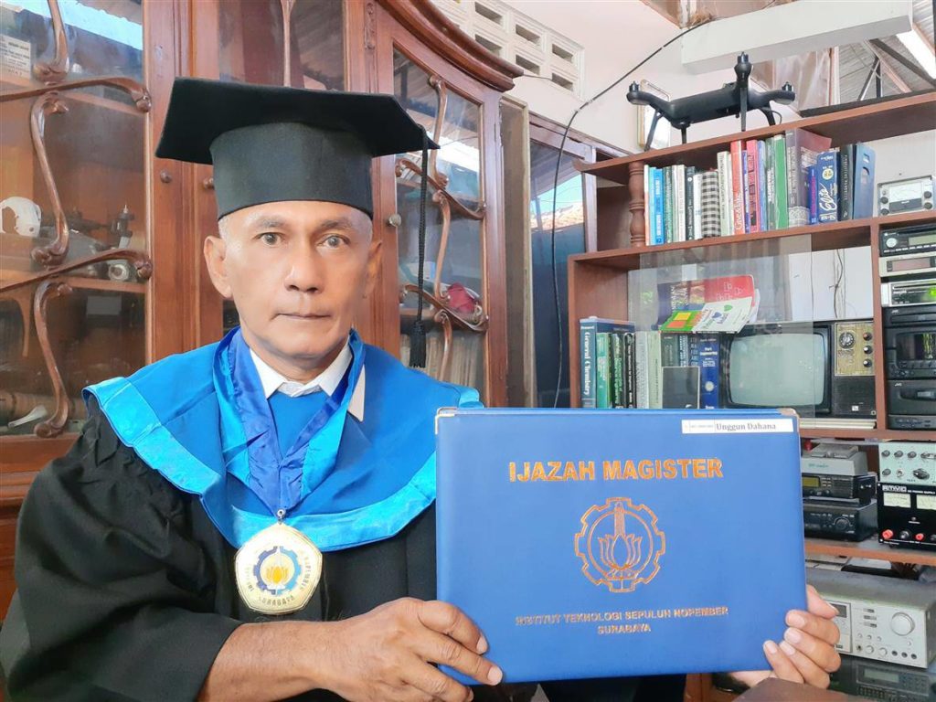 Unggun Dahana sebagai wisudawan tertua ITS pada Wisuda ke-124 ITS