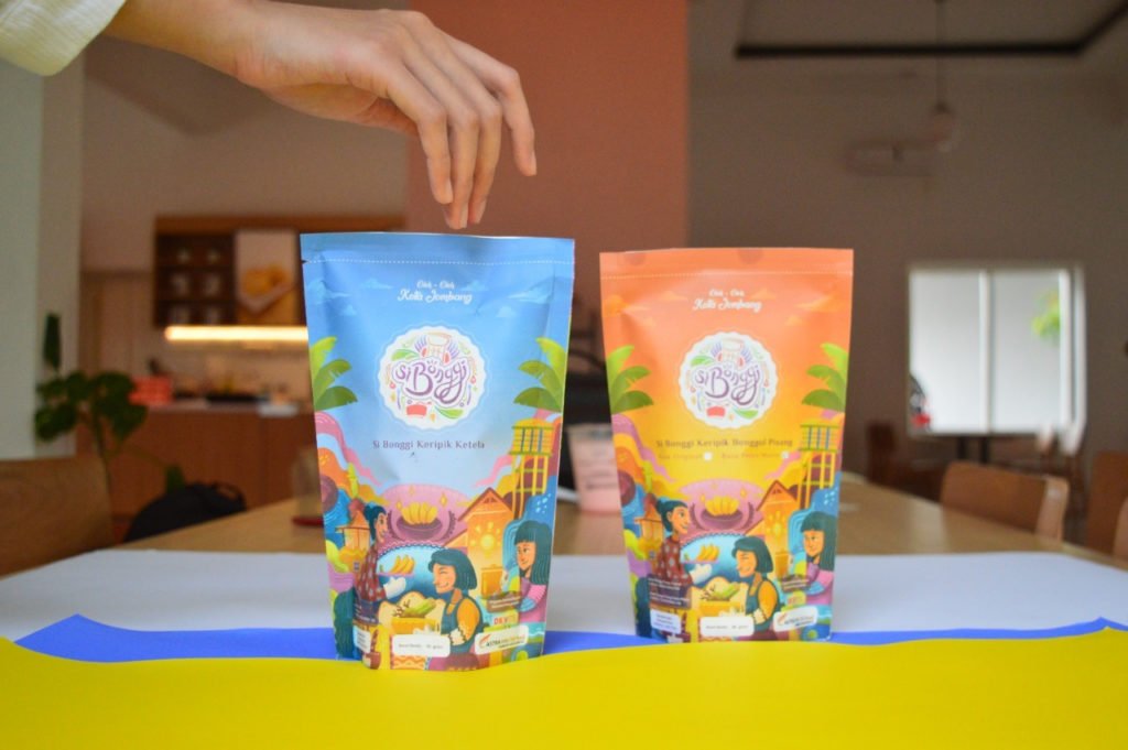 The packaging of Si Bonggi, an IKM Jombang, is the result of collaboration between the Digital Creative Media Laboratory of the ITS Visual Communication Design (DKV) Department with ASTRA Infra Toll Road Jombang-Mojokerto.