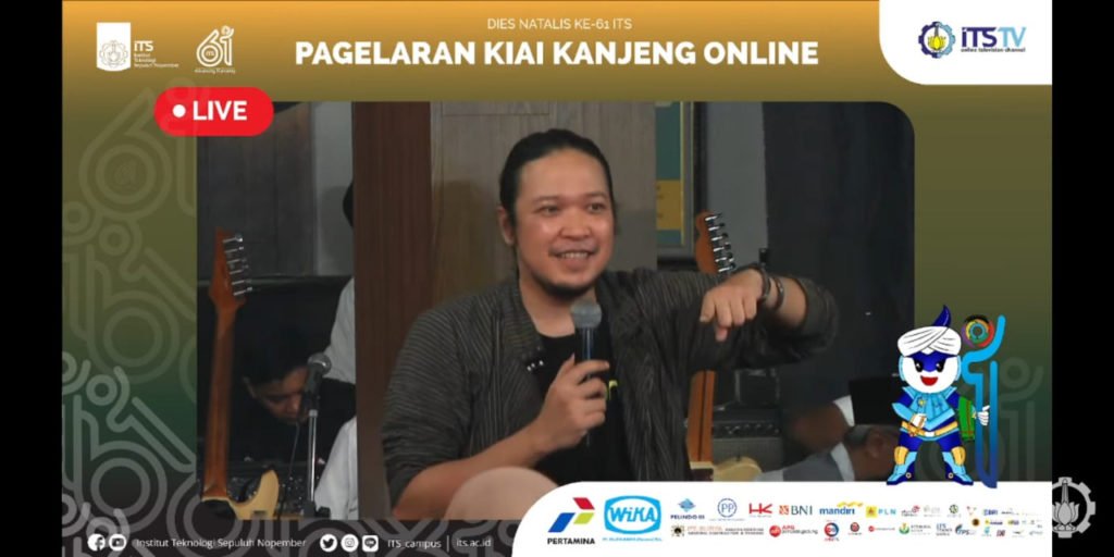 Sabrang Mowo Damar Panuluh also gave his opinion about Maiyah Advancing Humanity as a series of ITS 61st Anniversary.