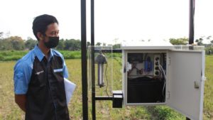 Usir Hama, Tim KKN Abmas ITS Rancang Alat Berbasis Solar Cell