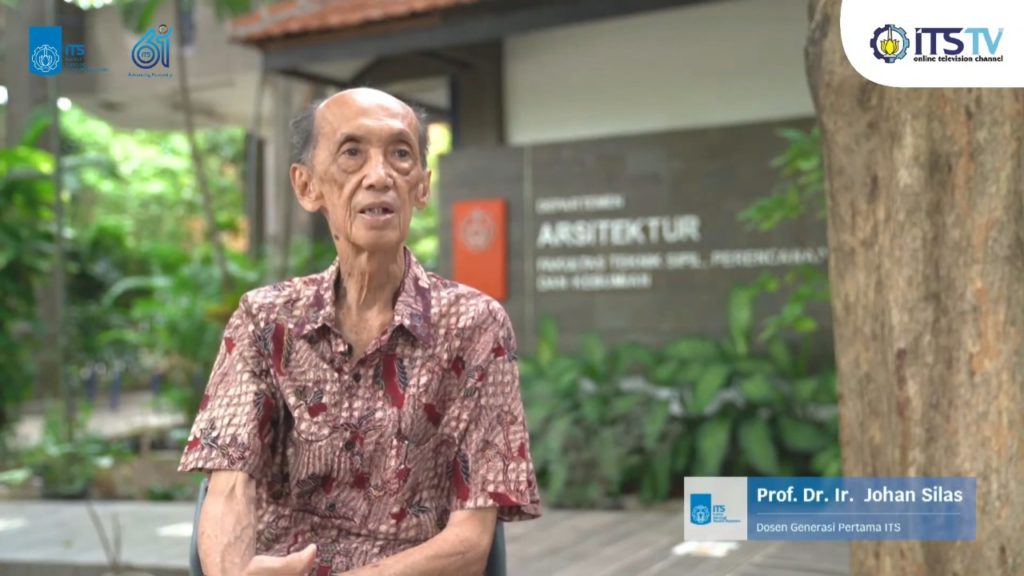 Salah satu dosen generasi pertama ITS, Prof Dr Ir Johan Silas ketika mengenang masa baktinya sebagai dosen di ITS pada era tahun 1960-an