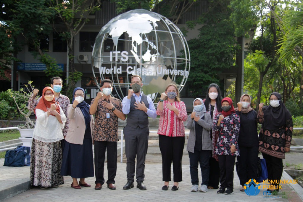 ITS Vice-Chancellor IV Bambang Pramujati ST MSc Eng PhD (fourth from left) with the ITS DKG team and RELO US Embassy Jakarta