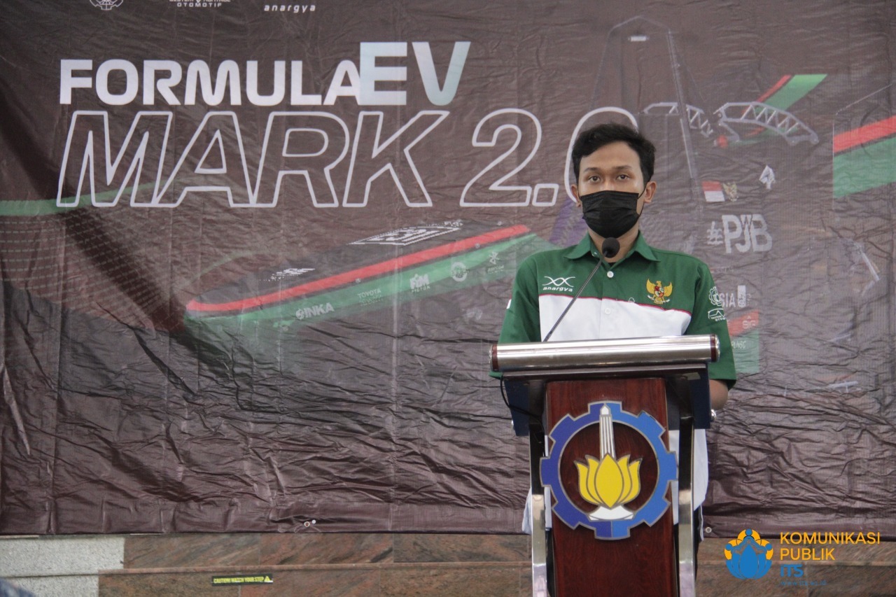 General Manager Anargya ITS Alifiansyah Yoga Pramono membuka acara grand launching Anargya Formula EV Mark 2.0