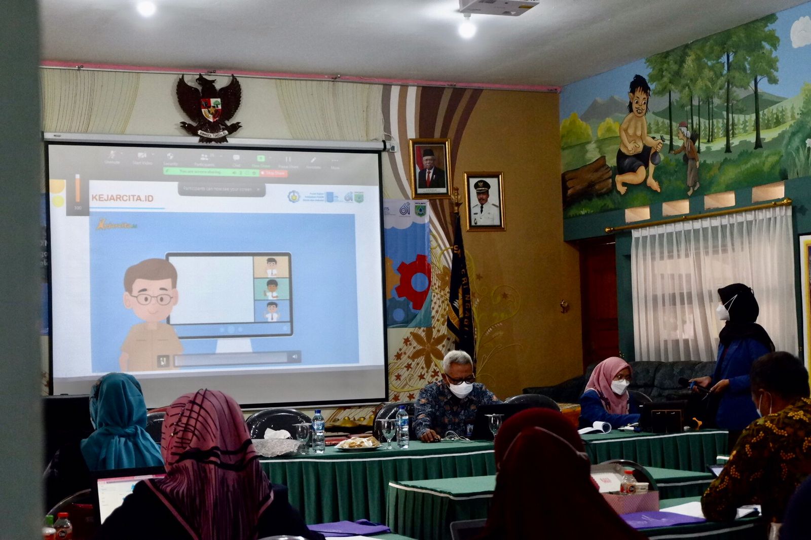 ITS saat menyosialisasikan media pembelajaran baru.