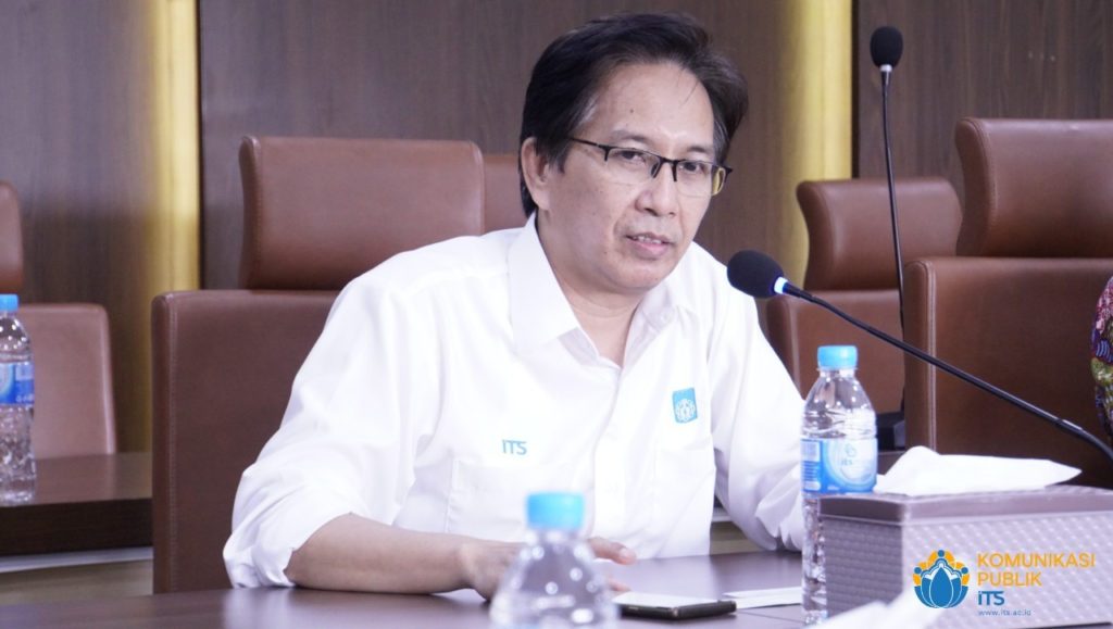 Rektor ITS Prof Dr Ir Mochamad Ashari MEng menyampaikan sambutan dalam diskusi bersama PT Panasonic Gobel Life Solutions Manufacturing Indonesia