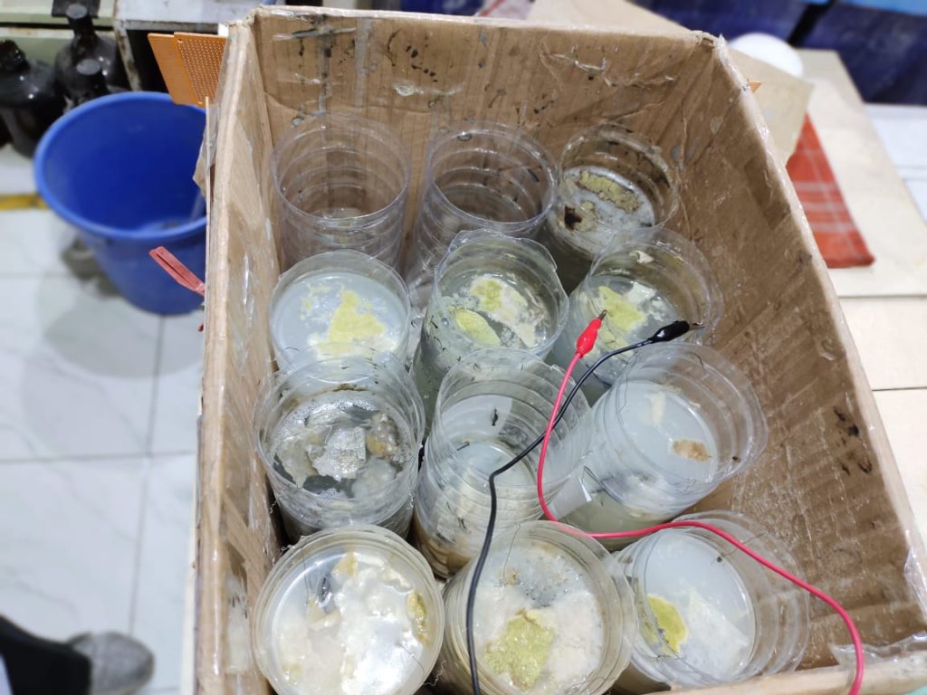 Laboratory research by the ITS team when innovating rice straw waste into electrical energy