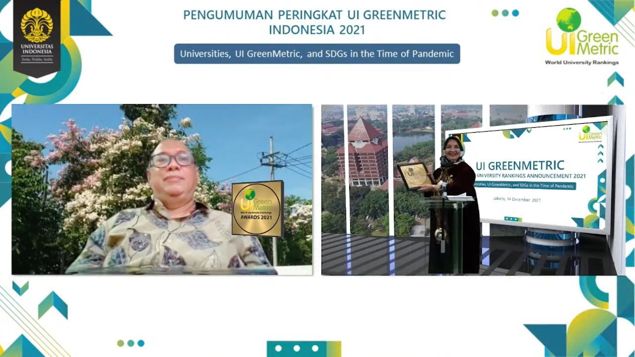 Wakil Rektor III ITS Dr Eng Ir Ahmad Rusdiansyah MEng (kiri) saat mewakili ITS menerima penghargaan Perguruan Tinggi Berkelanjutan Terbaik ke-4 versi UI Greenmetric World University Rankings 2021