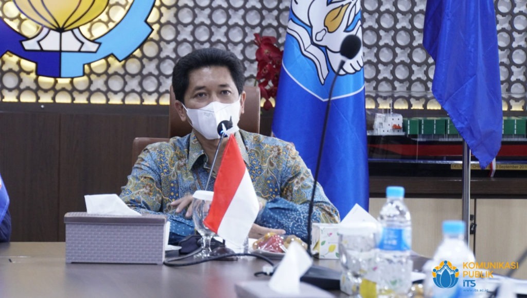 ITS Vice-Chancellor IV Bambang Pramujati ST MSc Eng Ph.D. when giving a speech during the visit of the delegation from the Embassy of the Republic of Croatia