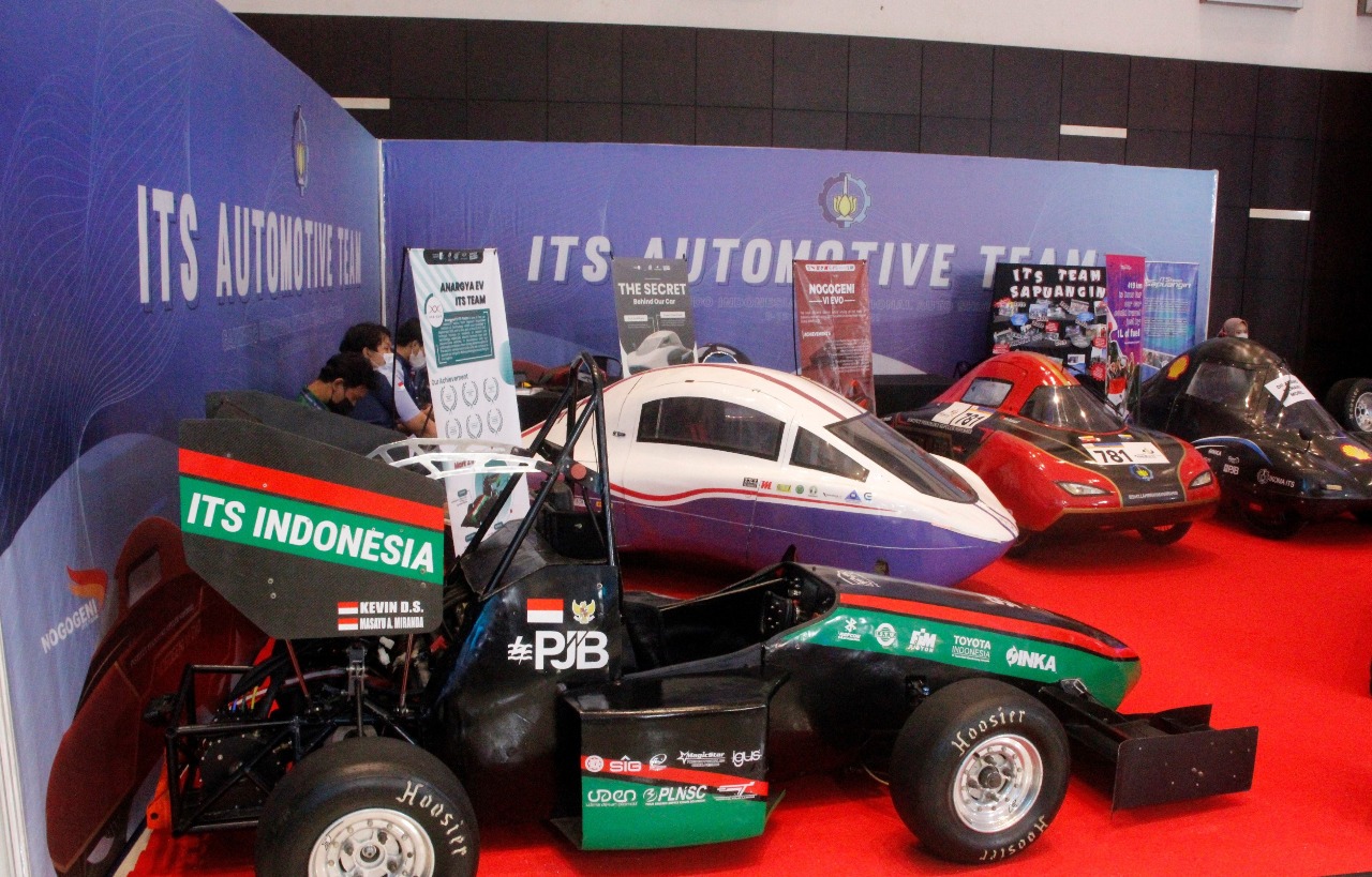 (dari kiri) Mobil Anargya Mark 2.0, Antasena Hydra, Nogogeni VI Evo, dan Mobil Urban Sapuangin XI Evo 2 generasi 11 yang dipamerkan pada GIIAS Surabaya 2021