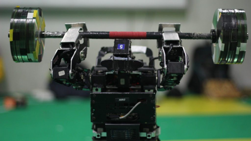 Robot besutan Tim IchiroITS yang berlaga dalam kategori weightlifting di FIRA SimulCup 2021