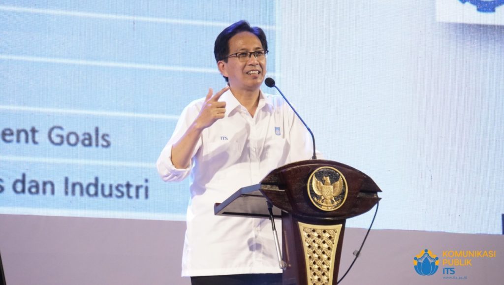 Rektor ITS Prof Dr Ir Mochamad Ashari MEng menyampaikan sambutannya dalam acara  Peluncuran Struktur Kepemrakarsaan Bisnis Ocean Farm ITS (OFITS) dan Padi Ratun R5